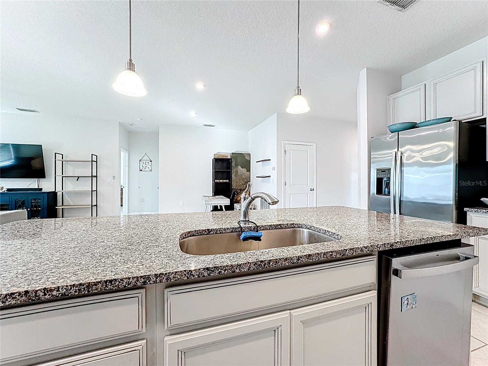 ASTONIA - Residential