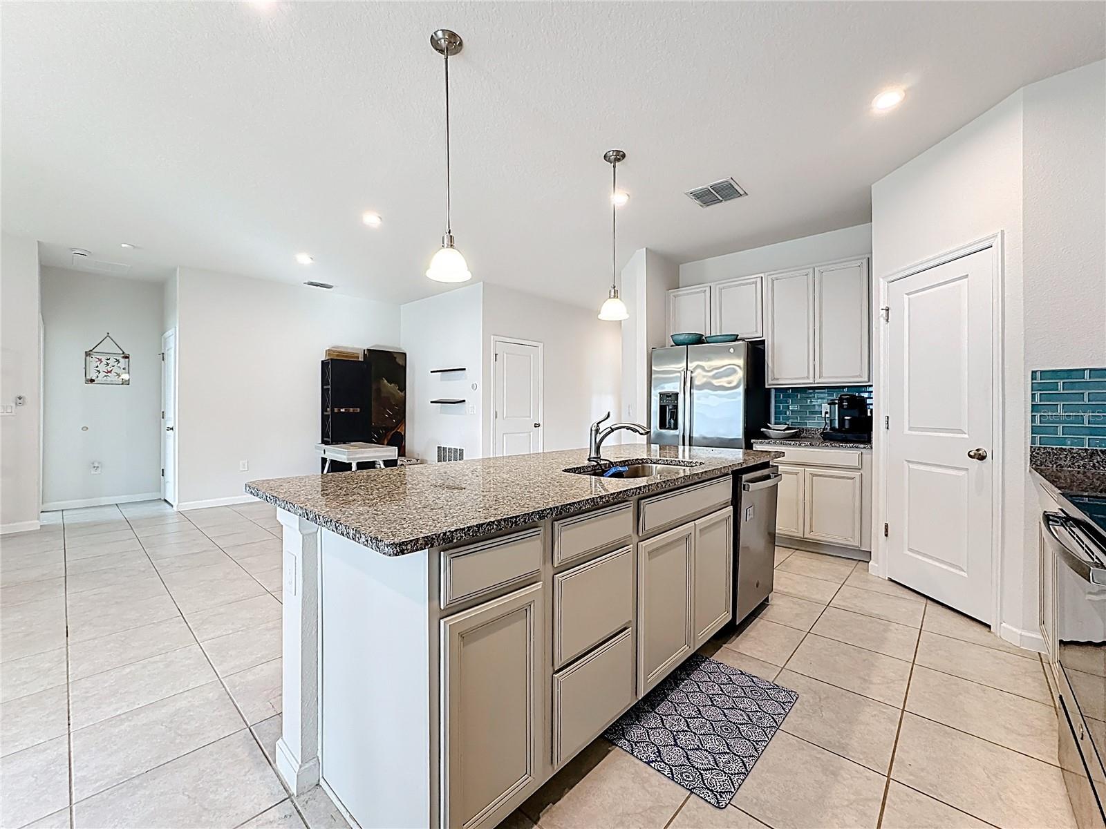 ASTONIA - Residential