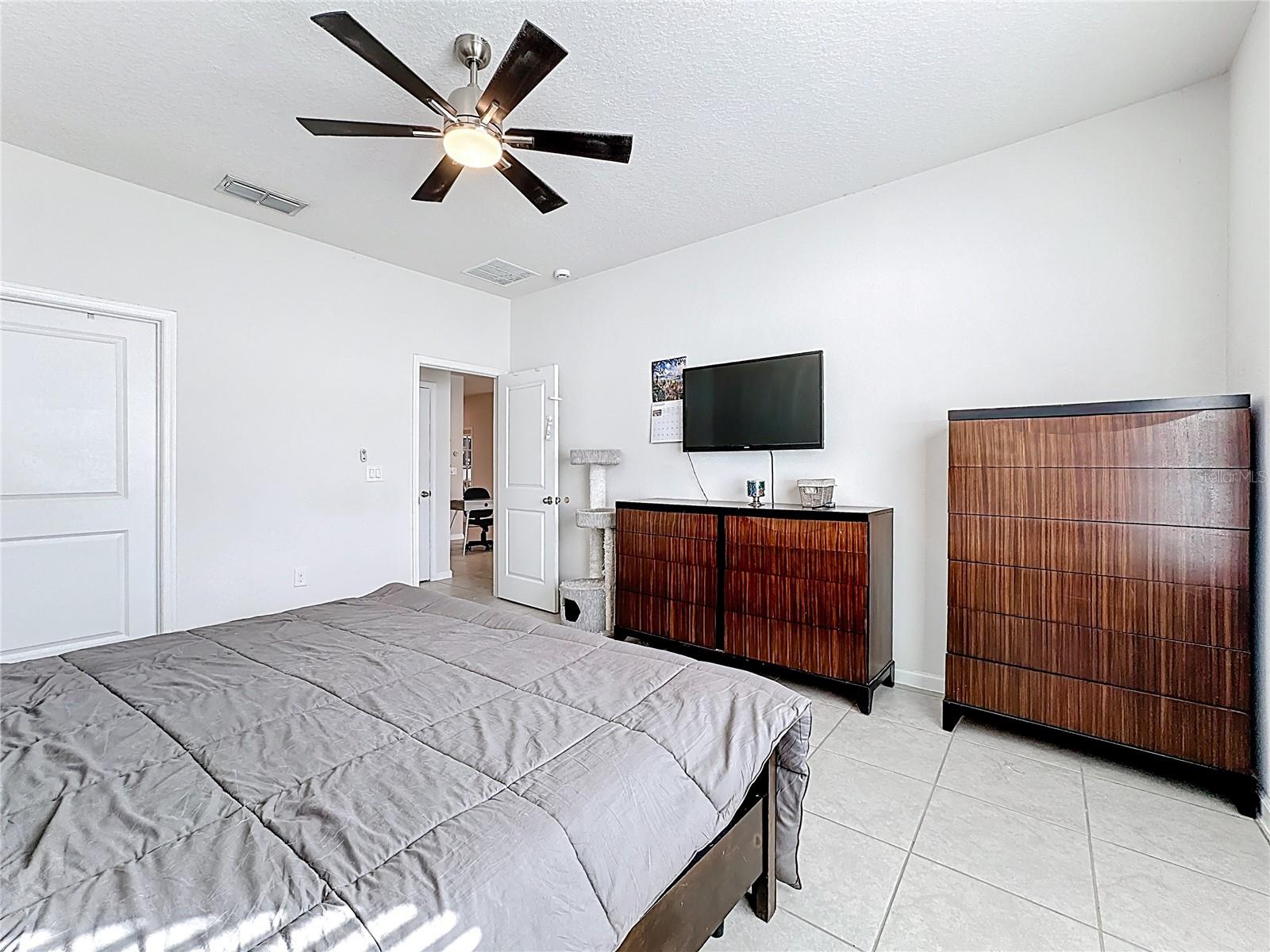 ASTONIA - Residential