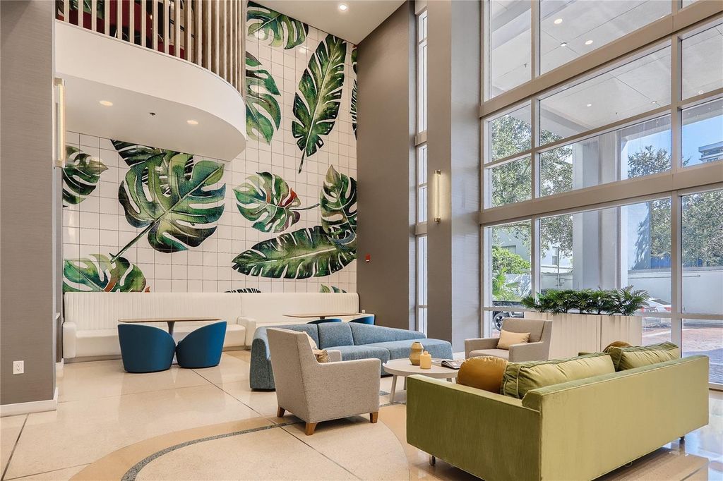 Photo of 415 E Pine Street, Orlando, FL 32801 (MLS # O6370873)