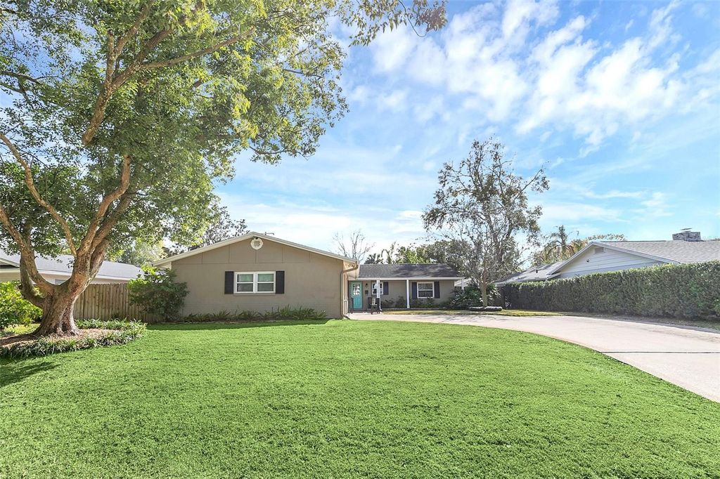 Photo of 2120 Deloraine Trail, Maitland, FL 32751 (MLS # O6393247)