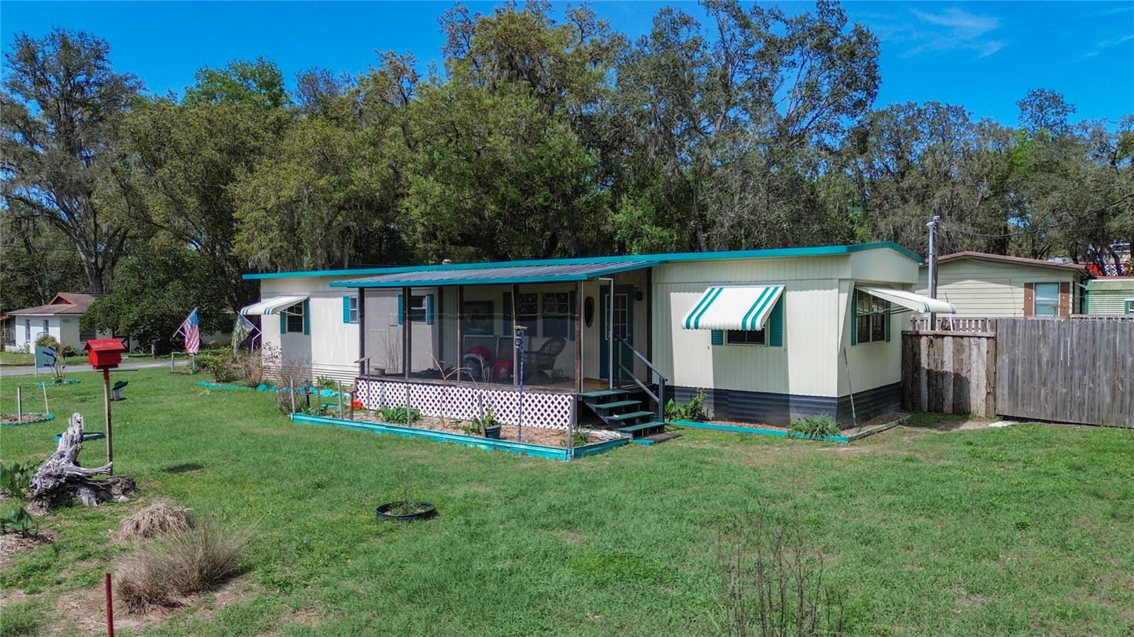 PINE LAKE - Residential