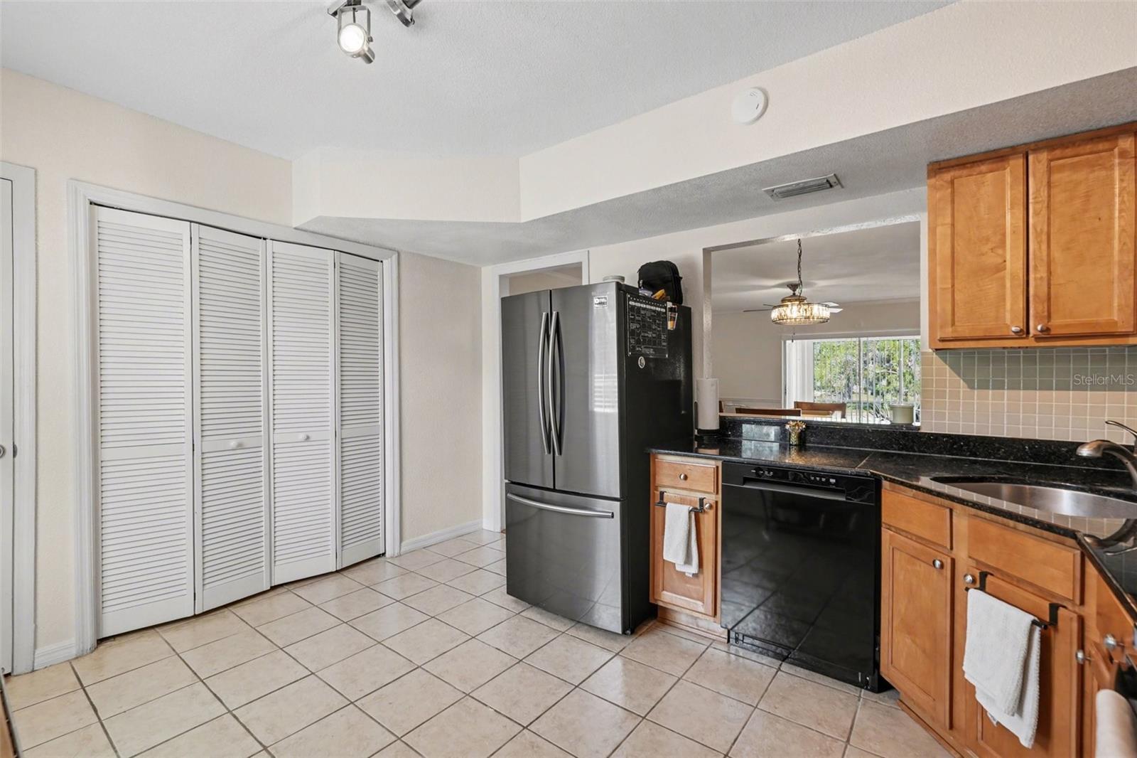THE GRAND AT OLDE CARROLLWOOD CONDOMINIUM - Residential Lease