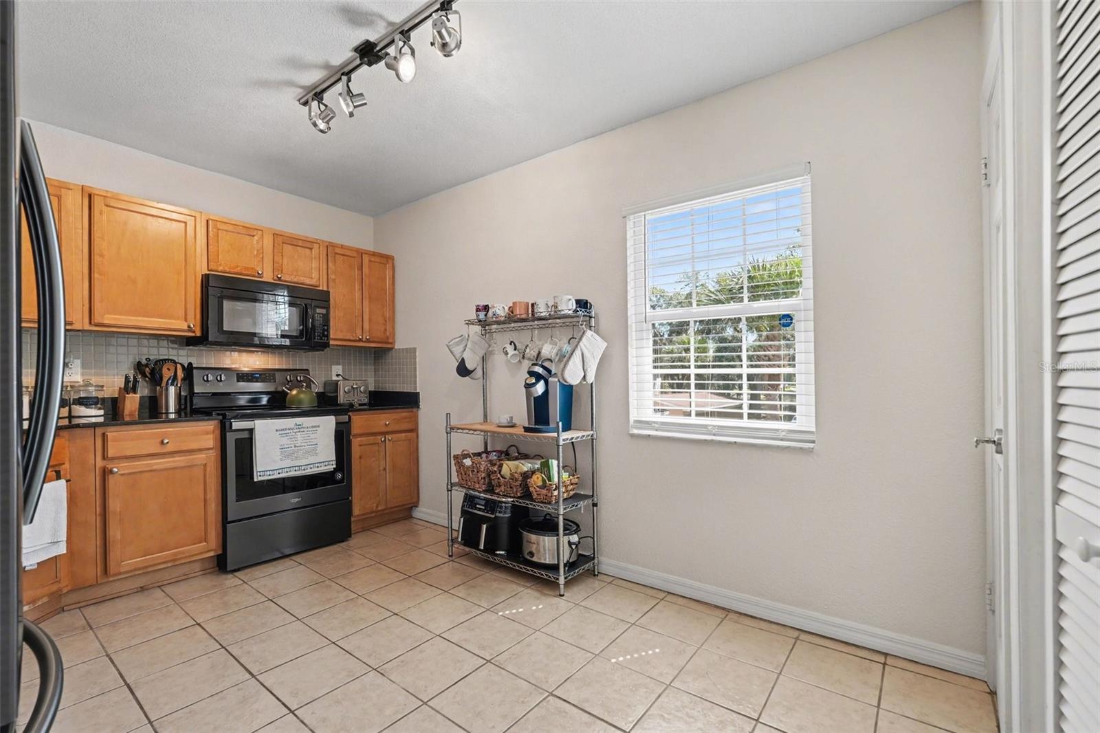 THE GRAND AT OLDE CARROLLWOOD CONDOMINIUM - Residential Lease
