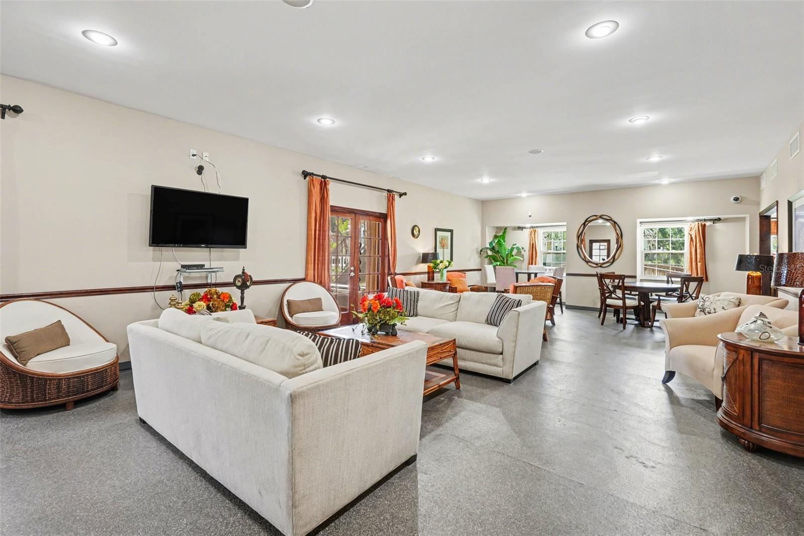 THE GRAND AT OLDE CARROLLWOOD CONDOMINIUM - Residential Lease