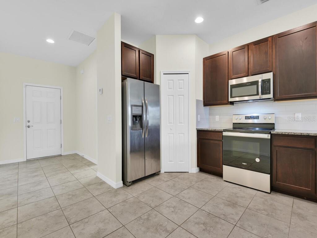 ROTONDA LAKES - Residential