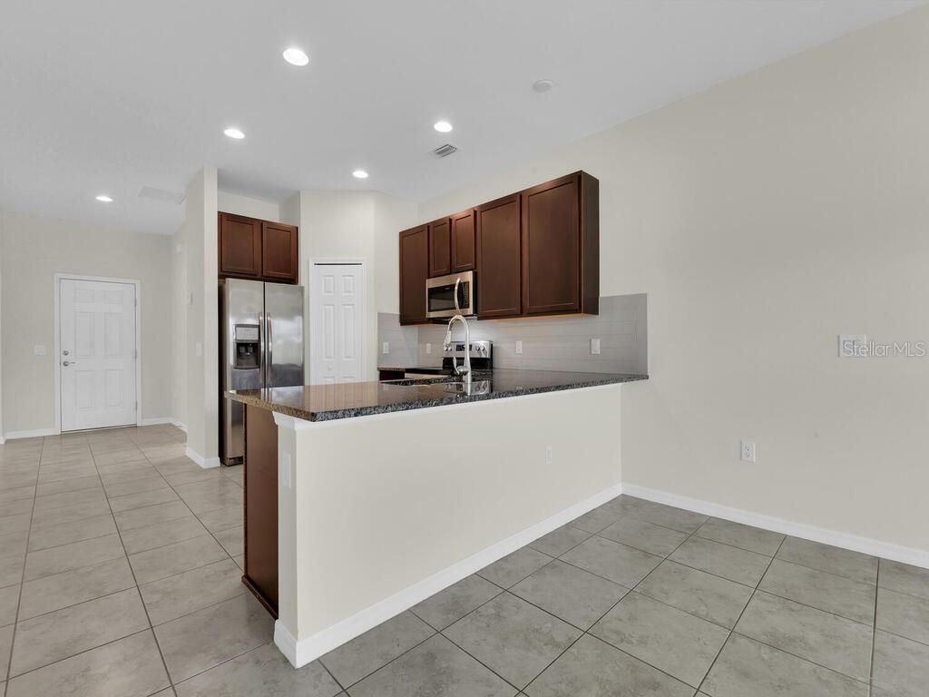 ROTONDA LAKES - Residential