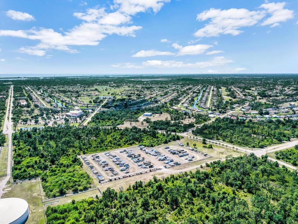 ROTONDA LAKES - Residential