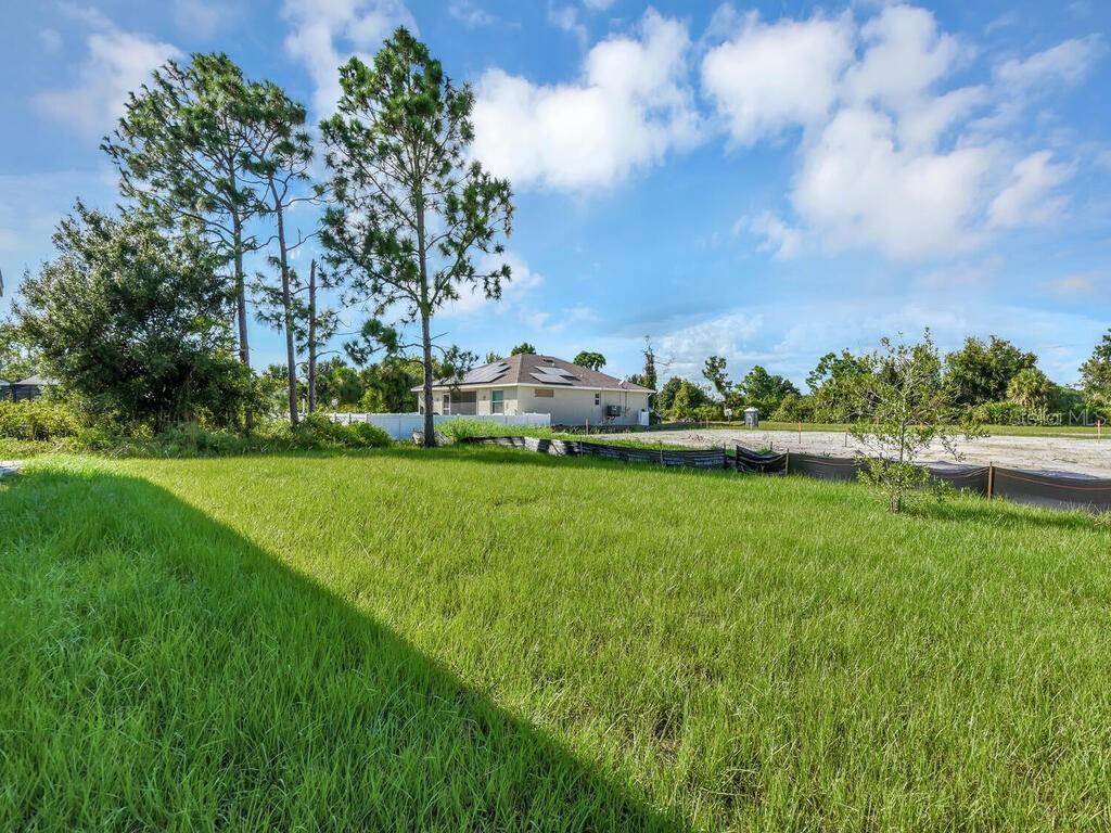 ROTONDA LAKES - Residential