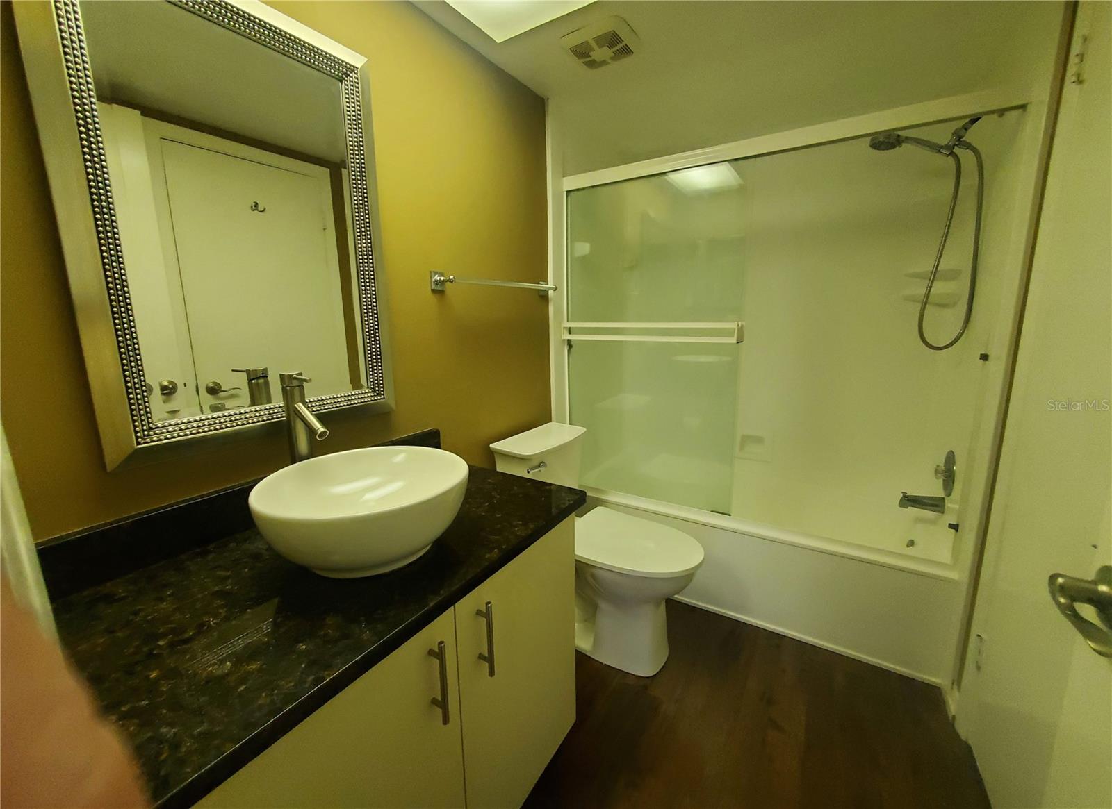 IMPERIAL OAKS CONDO - Residential Lease