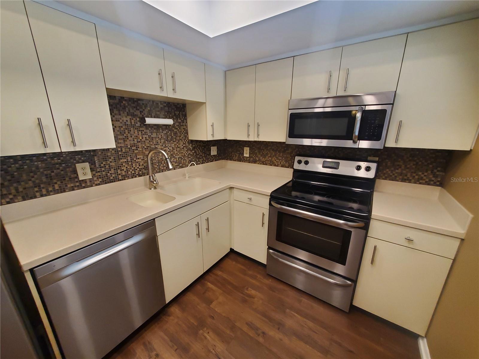 IMPERIAL OAKS CONDO - Residential Lease