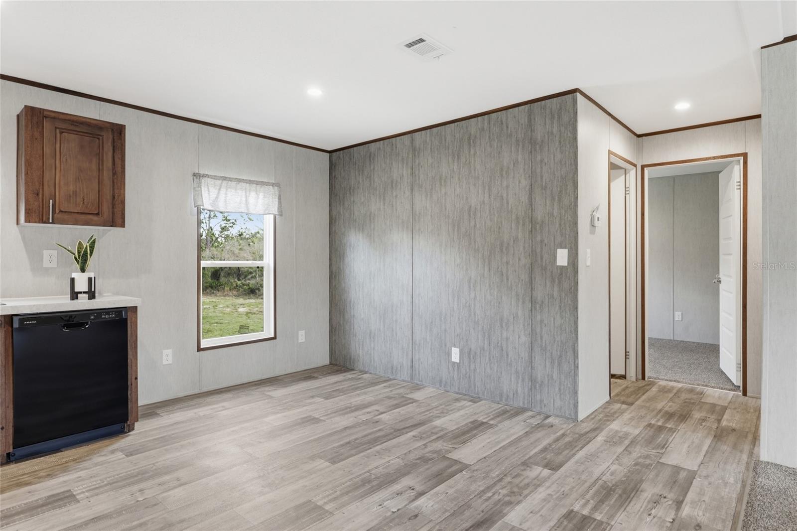 WILLISTON HIGHLANDS - Residential