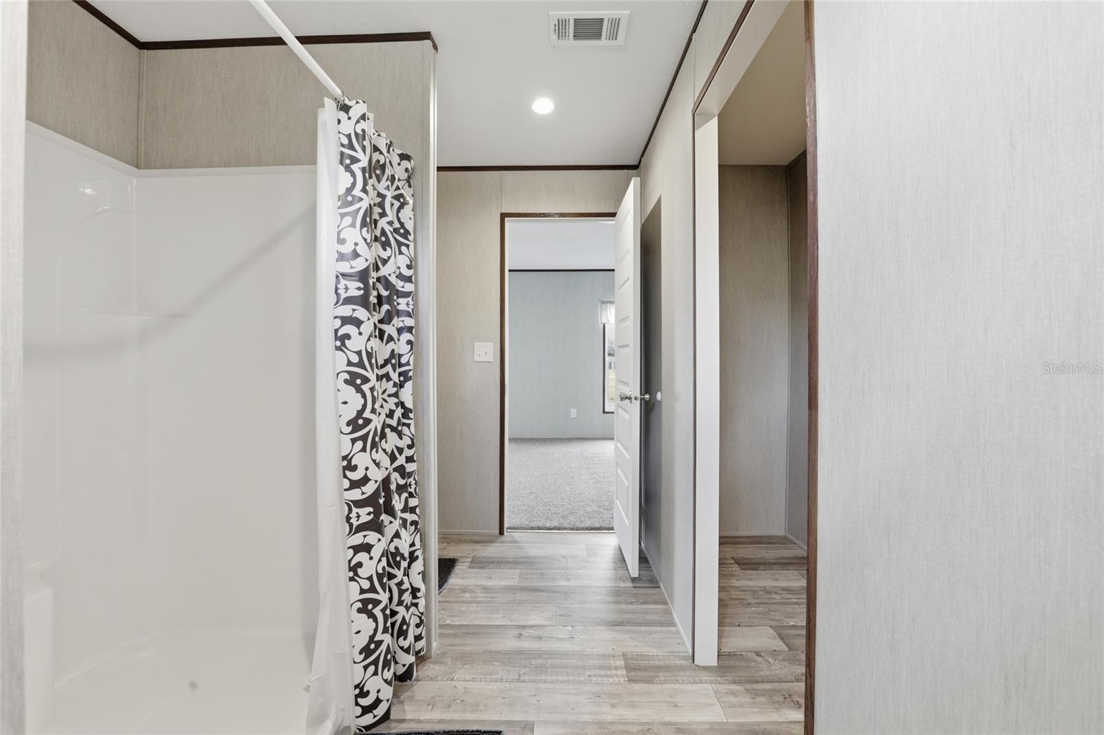 WILLISTON HIGHLANDS - Residential