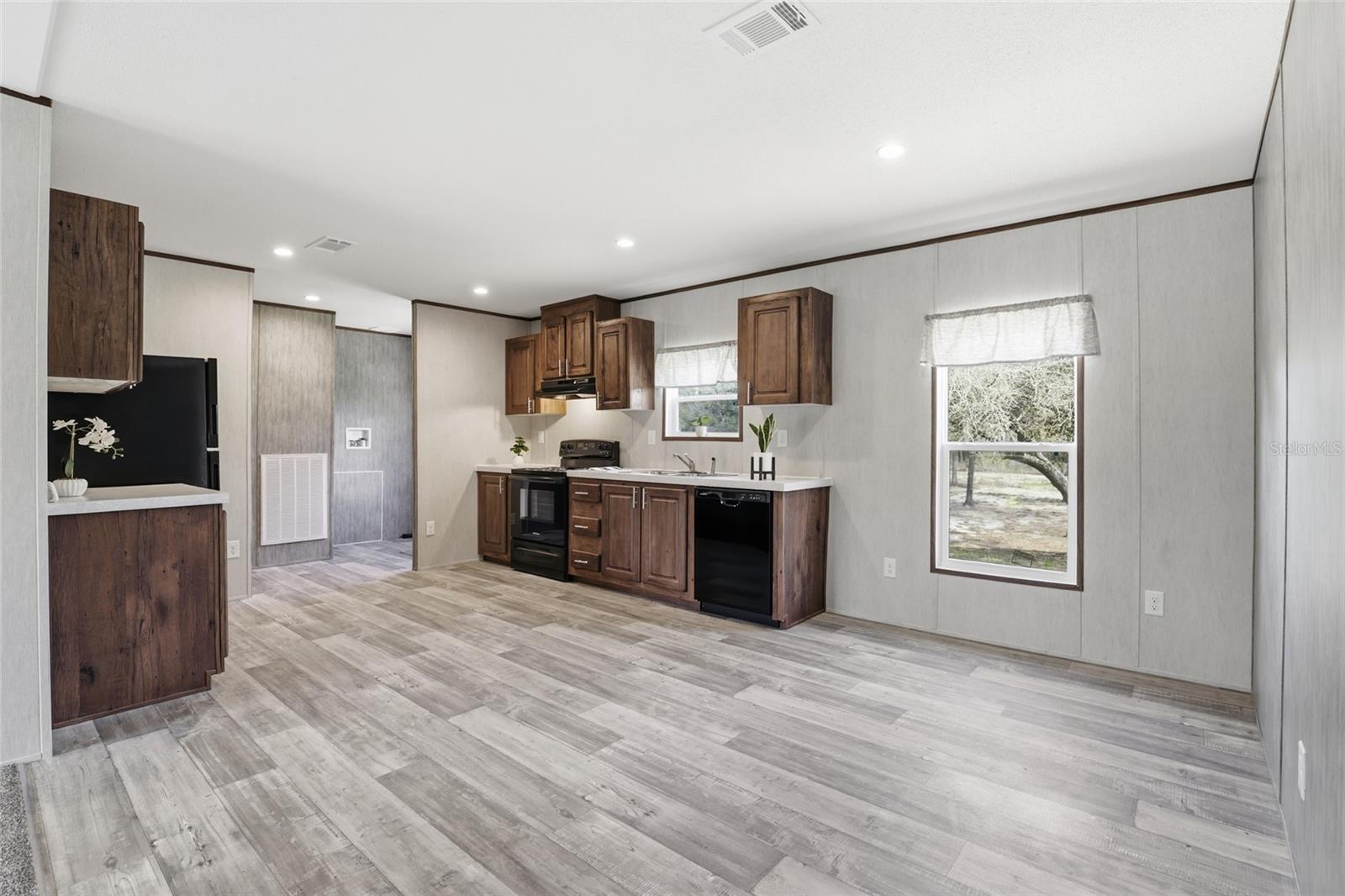 WILLISTON HIGHLANDS - Residential