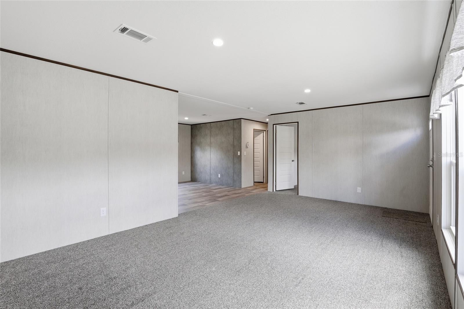 WILLISTON HIGHLANDS - Residential