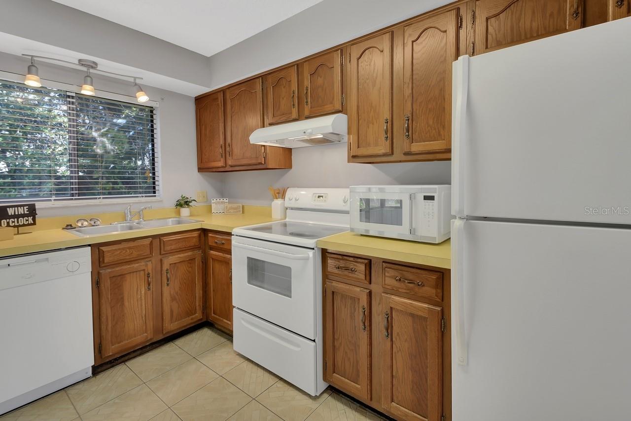 BREEZEWOOD VILLAGE CONDO PH 01-04 - Residential