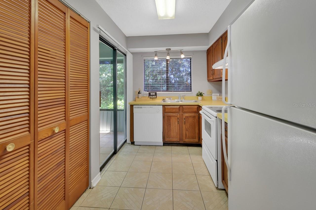 BREEZEWOOD VILLAGE CONDO PH 01-04 - Residential