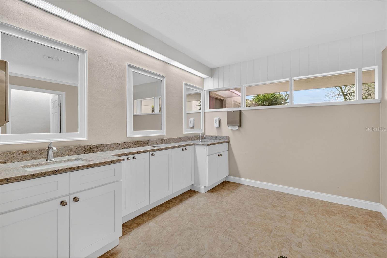 MOUNT DORA SUMMIT PLACE CONDO - Residential