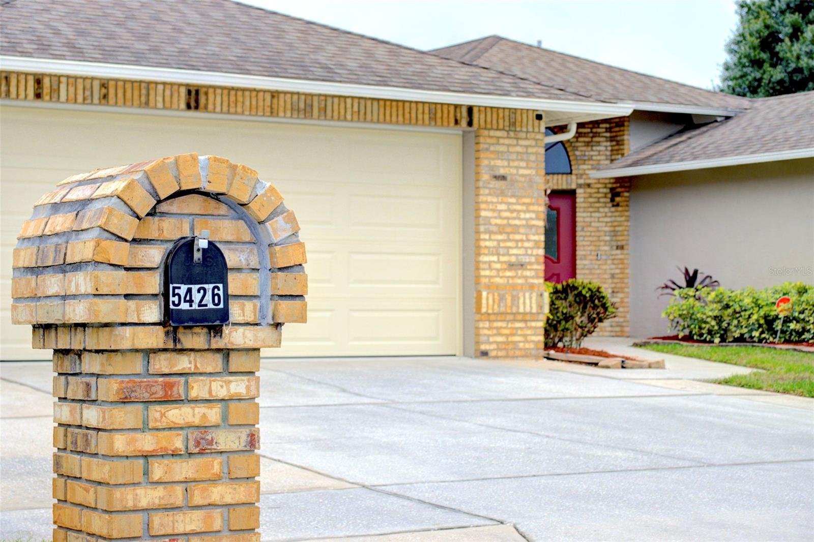 SOUTHERN OAKS - Residential