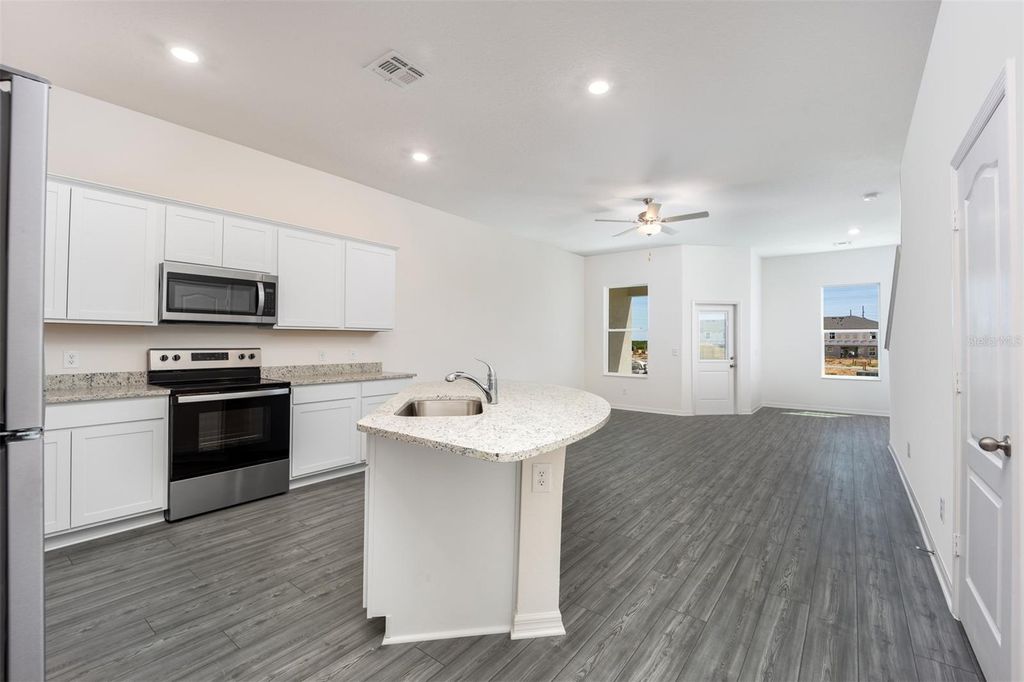 Photo of 412 Sol Vista Drive, Dundee, FL 33838 (MLS # TB8436465)