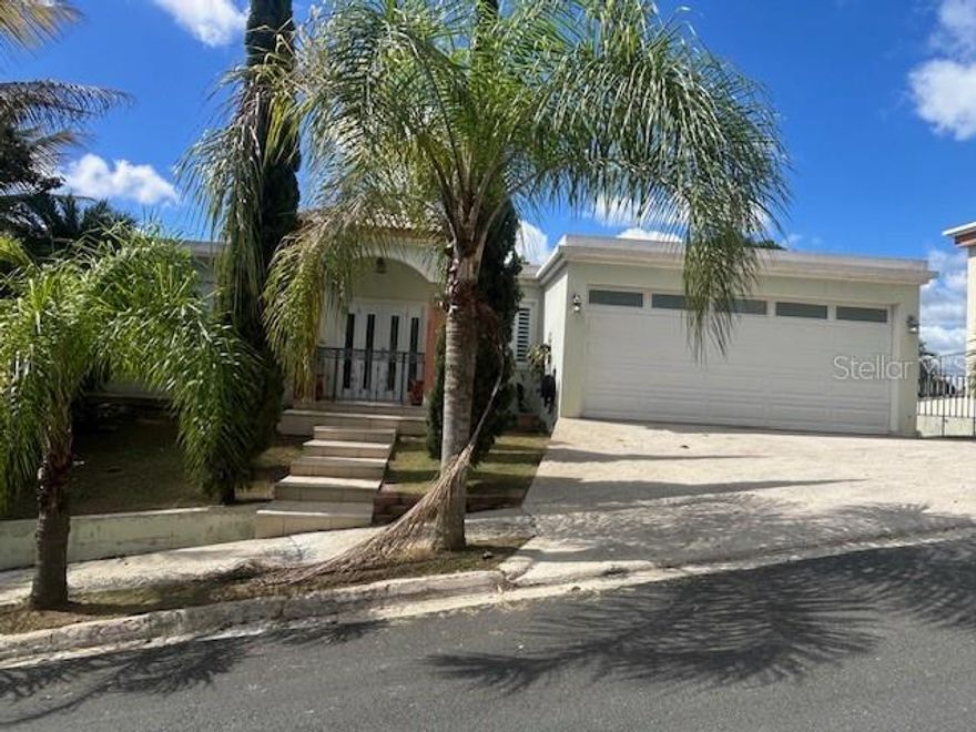 Discover this beautiful and spacious home sitting on an 814 m² corner lot, offering extra outdoor space, privacy, and excellent curb appeal.
The property features 3 comfortable bedrooms and 3.5 bathrooms, 2 garage, terrace, family room.  storage room, ideal for families who value space and functionality.
Unbeatable location — just minutes from hospitals, top schools, Plaza Cayey Shopping Center, restaurants, and quick access to main road 14, making commuting easy and convenient.