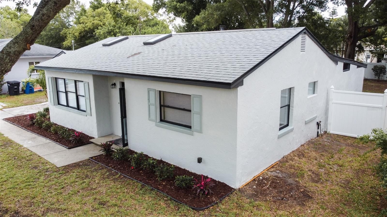 15 N SATURN AVENUE