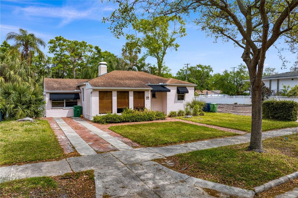 Photo of 2925 W Alline Avenue, Tampa, FL 33611 (MLS # TB8433590)