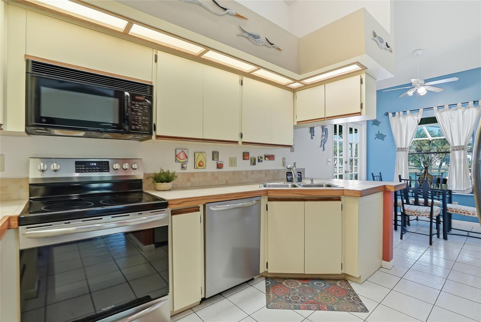 SHADOWLAKE VILLAGE AT WOODFIELD - Residential