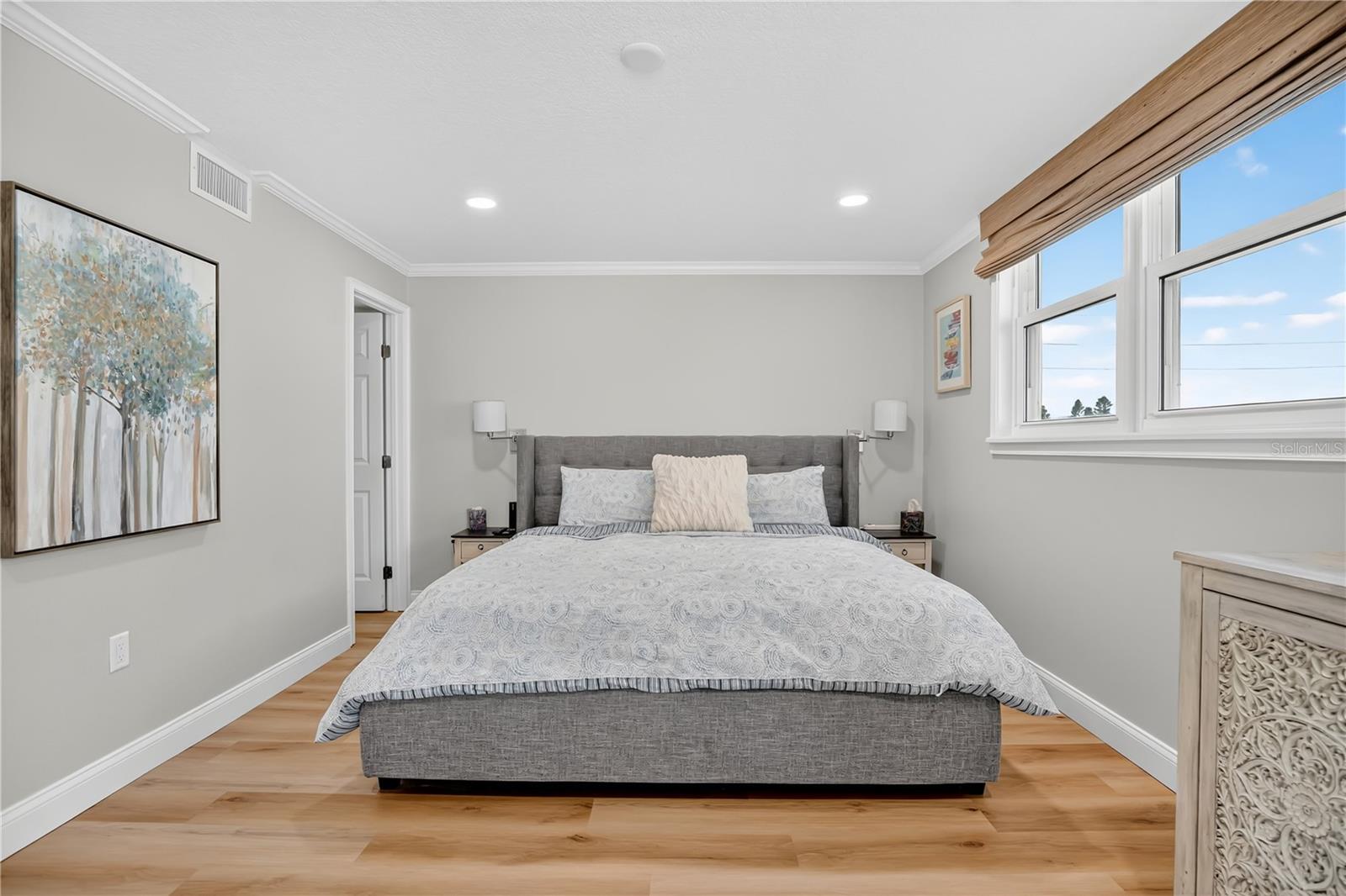 EAST WIND SOUTH & NORTH - Residential