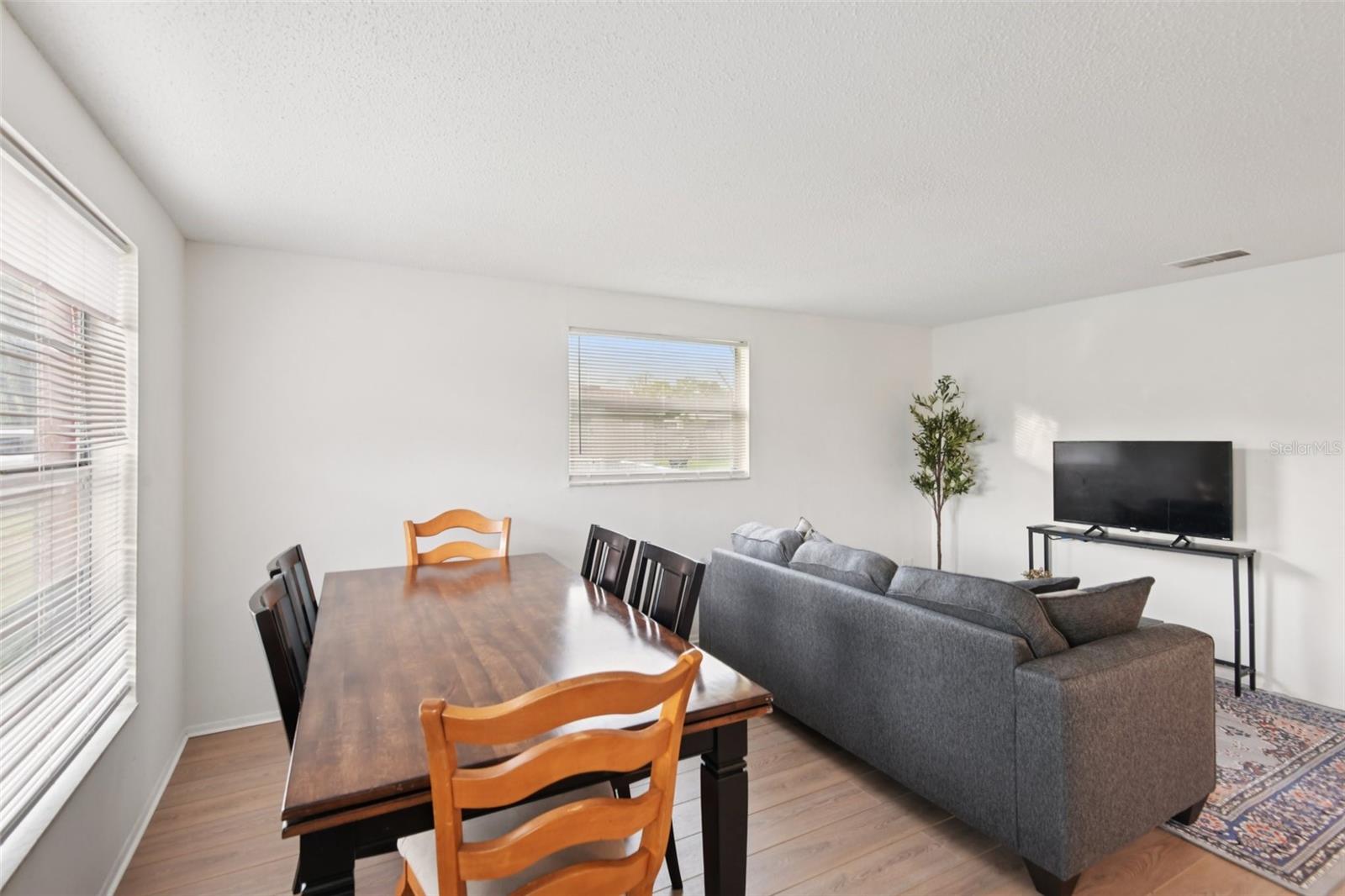 1302 N BRACEWELL DRIVE