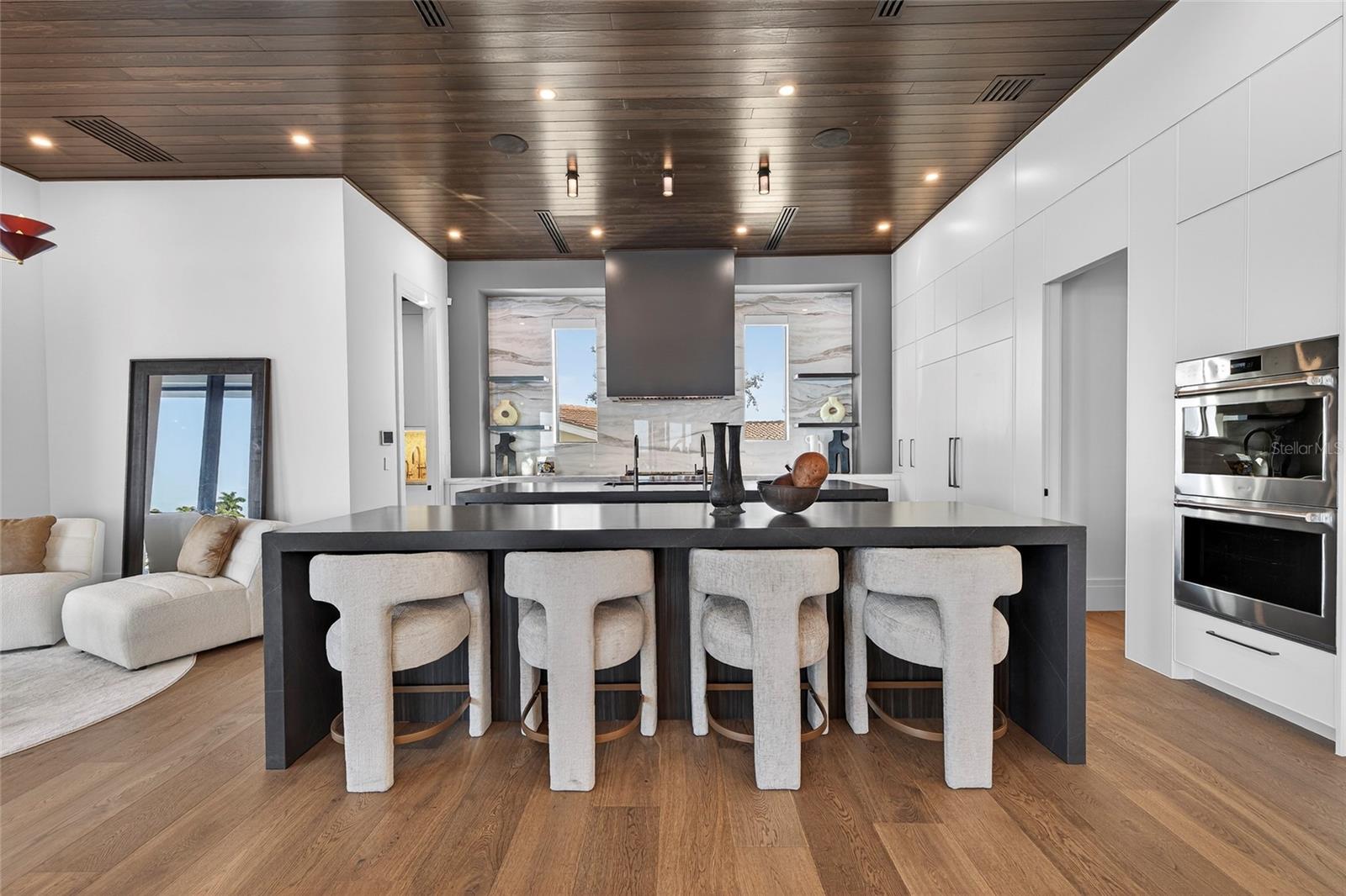 1075 31ST TERRACE NE