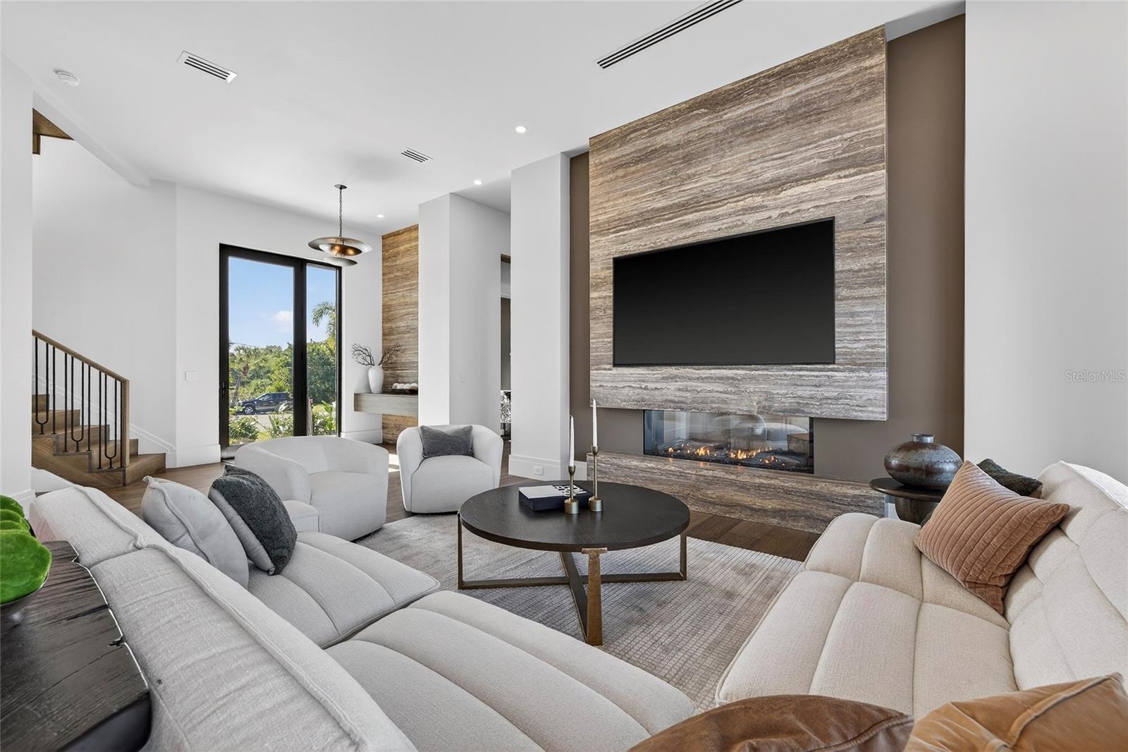 1075 31ST TERRACE NE