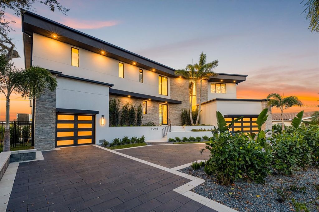 Photo of 1075 31st Terrace NE, St Petersburg, FL 33704 (MLS # TB8460811)