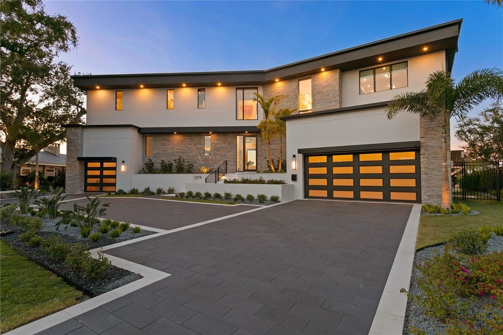 Photo of 1075 31st Terrace NE, St Petersburg, FL 33704 (MLS # TB8460811)