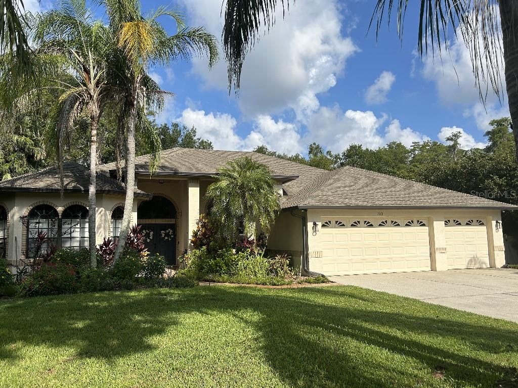 Photo of 1012 Kingsborough Gardens Court, Lutz, FL 33548 (MLS # TB8412687)