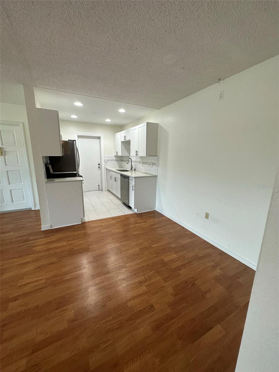 BAYWOOD COLONY GARDEN APTS - Residential Lease