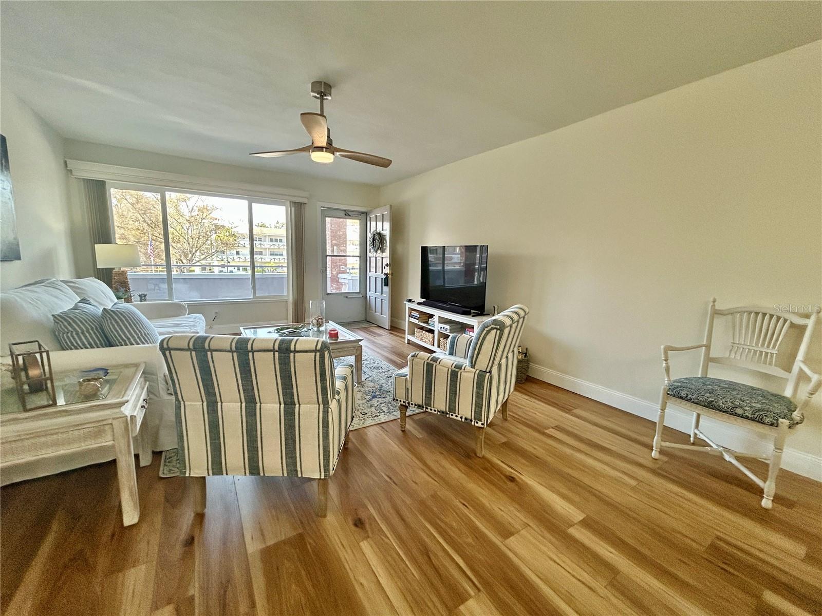 ON TOP OF THE WORLD - Residential