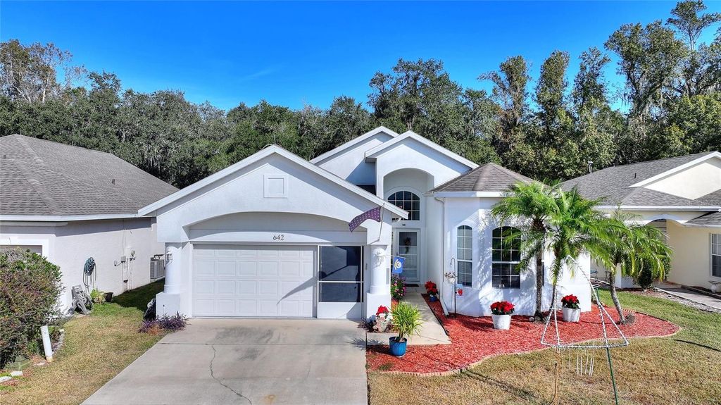 Photo of 642 Vista Oaks Way, Davenport, FL 33837 (MLS # S5139597)