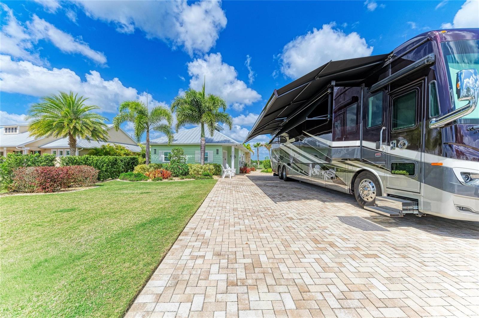 THORNTON CRK MOTORCOACH RESIDENCE - Residential