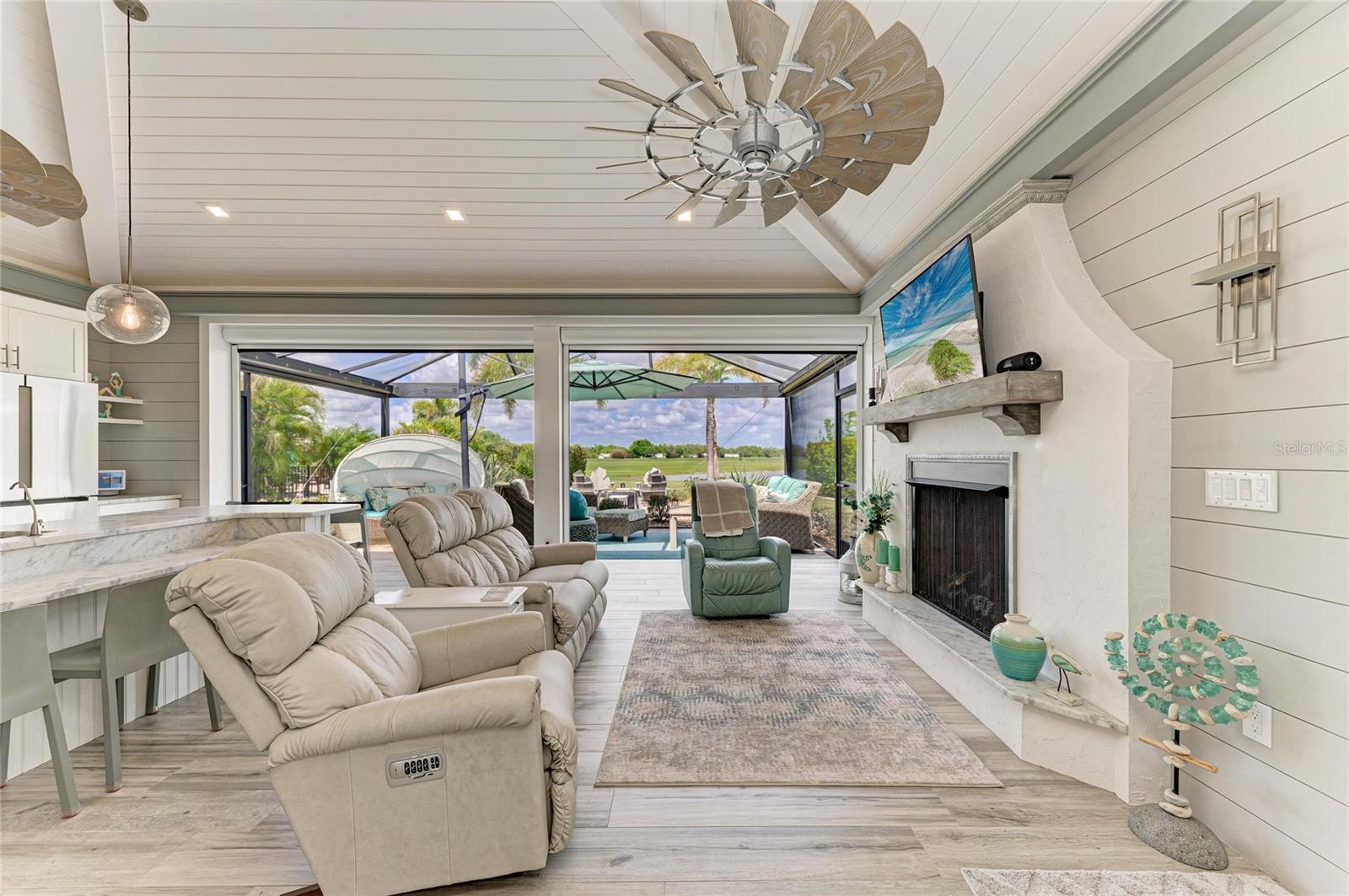 THORNTON CRK MOTORCOACH RESIDENCE - Residential