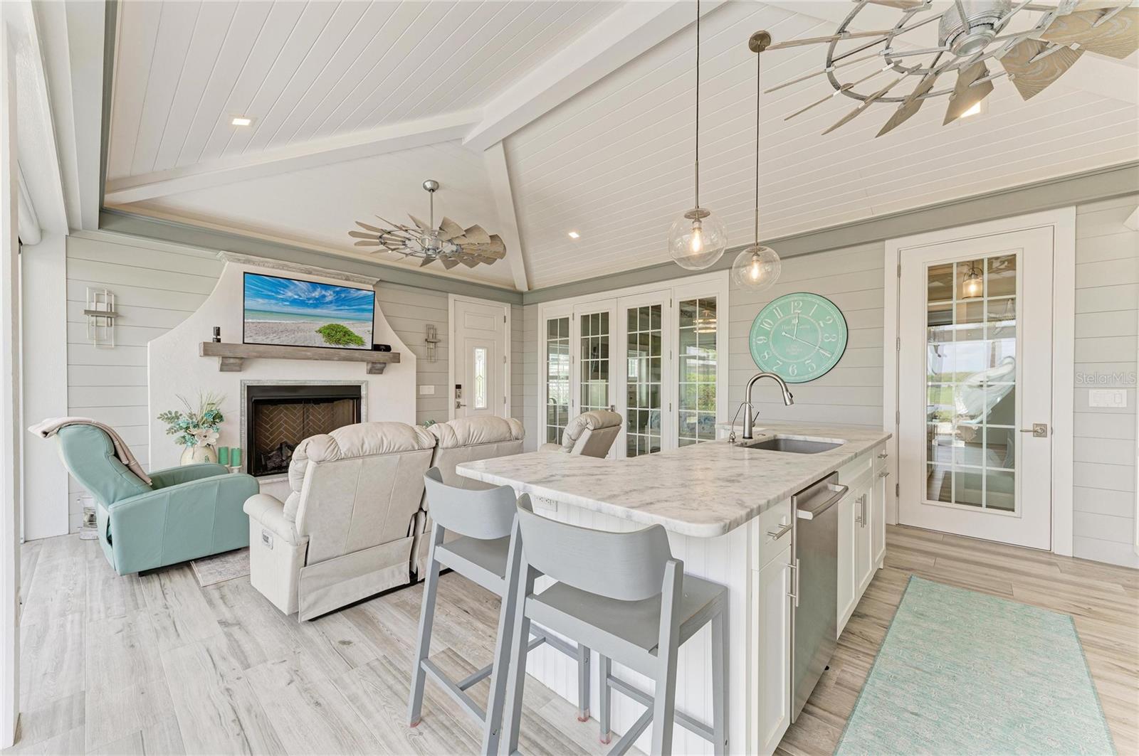 THORNTON CRK MOTORCOACH RESIDENCE - Residential