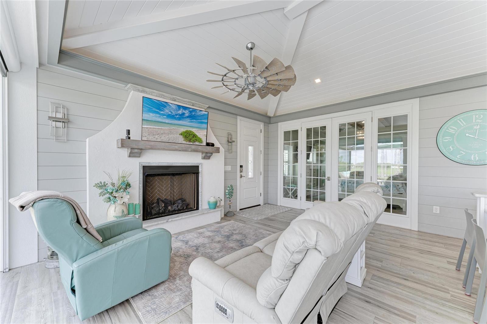 THORNTON CRK MOTORCOACH RESIDENCE - Residential