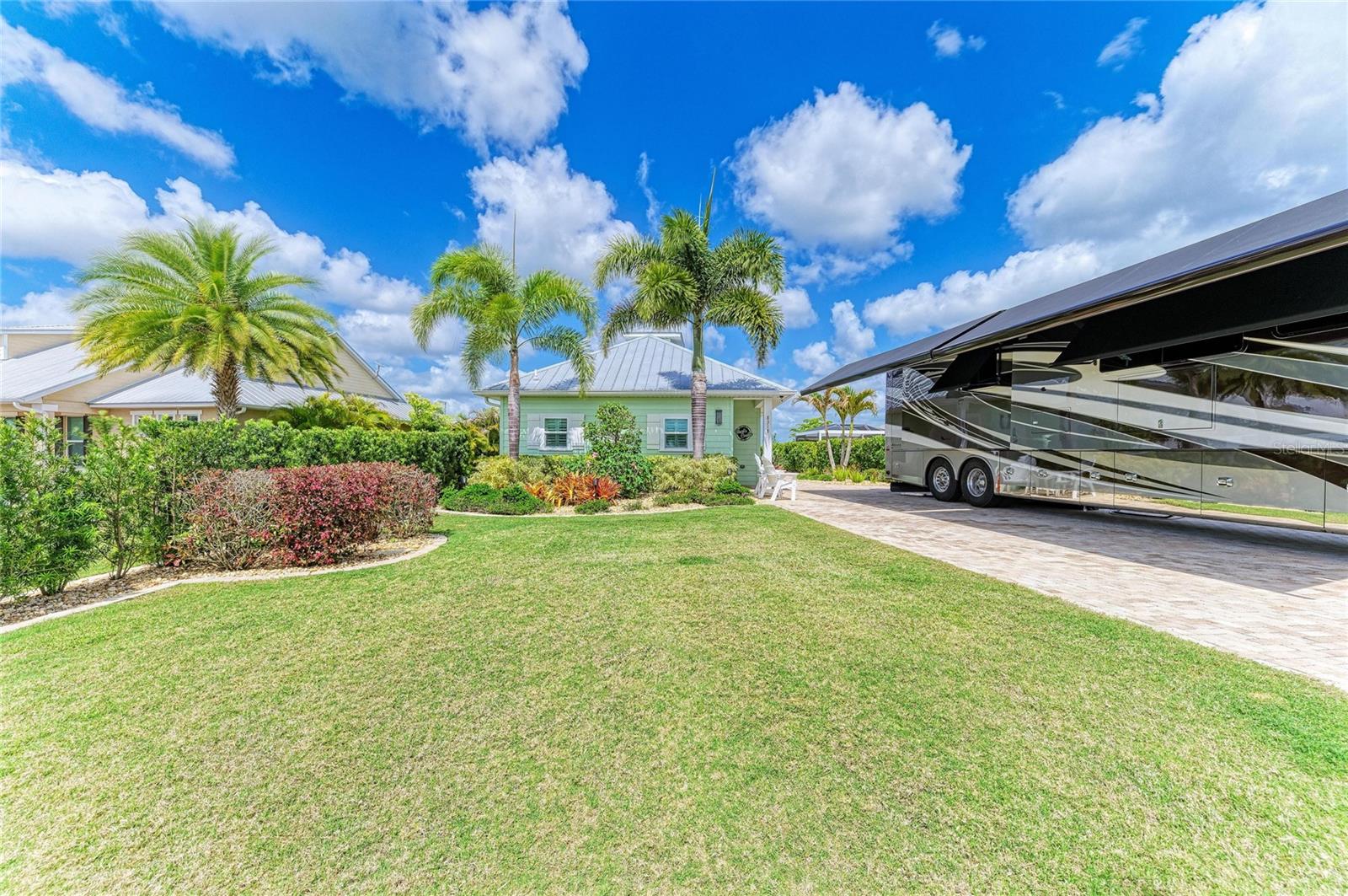 THORNTON CRK MOTORCOACH RESIDENCE - Residential