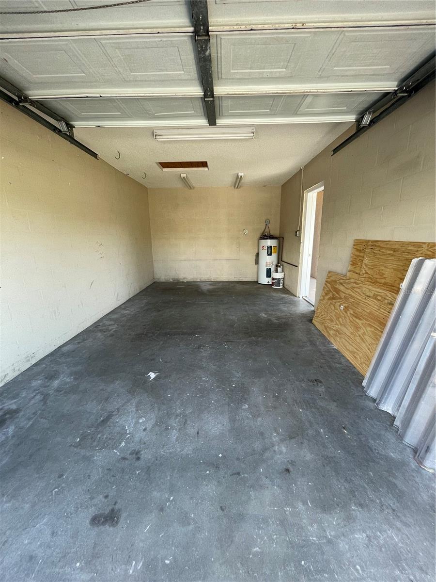 HIGH ACRES - Residential Lease