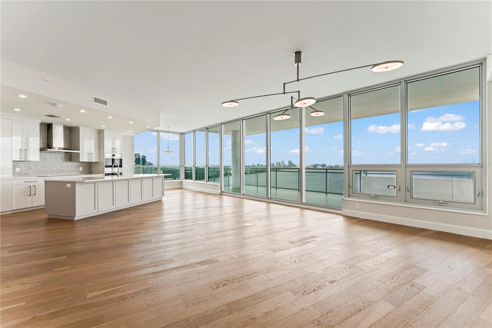 VIRAGE BAYSHORE - Residential