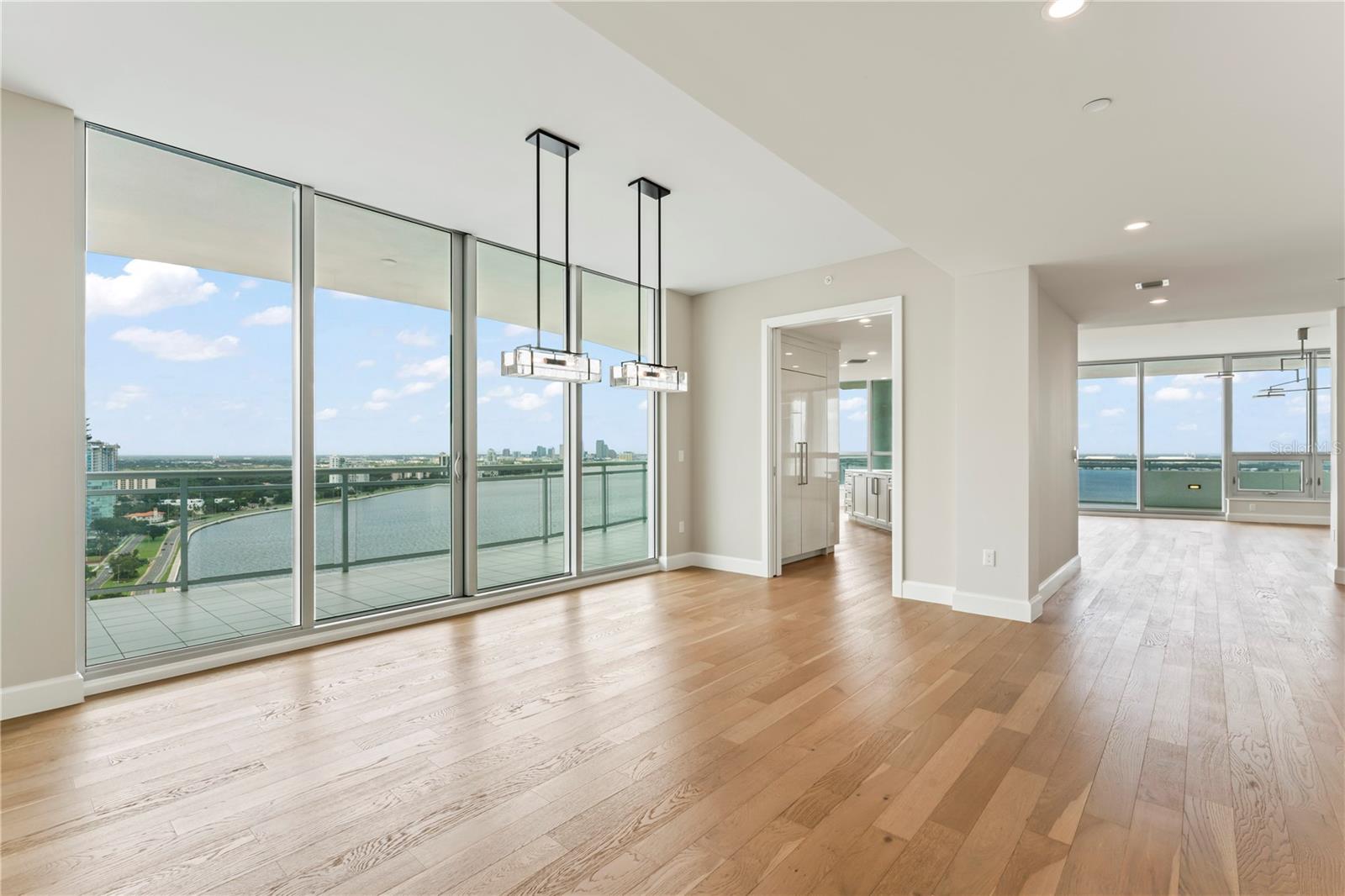 VIRAGE BAYSHORE - Residential