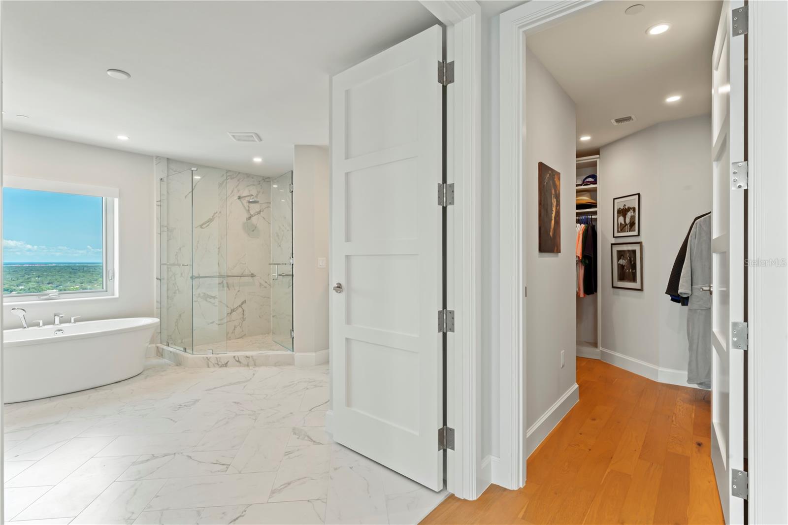 VIRAGE BAYSHORE - Residential