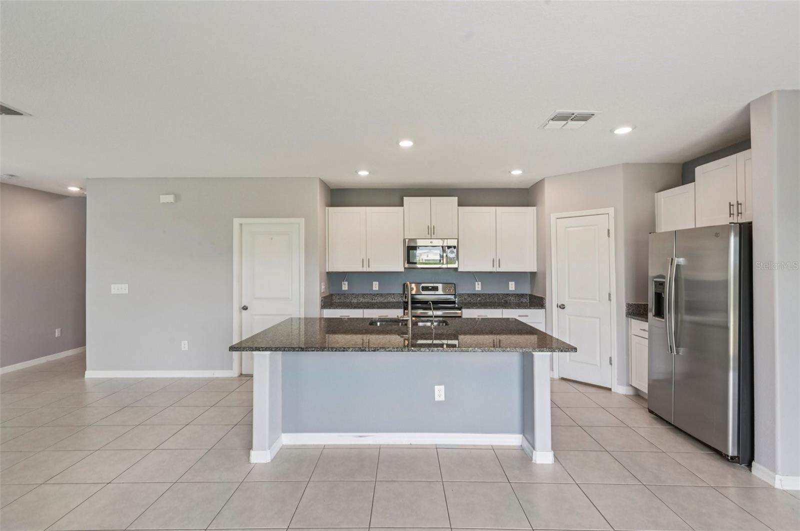 582 ROYAL EMPRESS DR