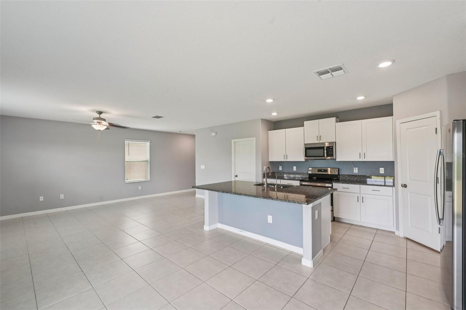 582 ROYAL EMPRESS DR