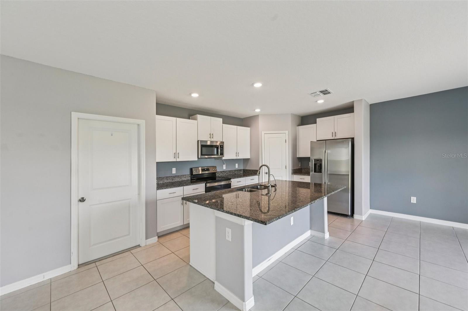 582 ROYAL EMPRESS DR